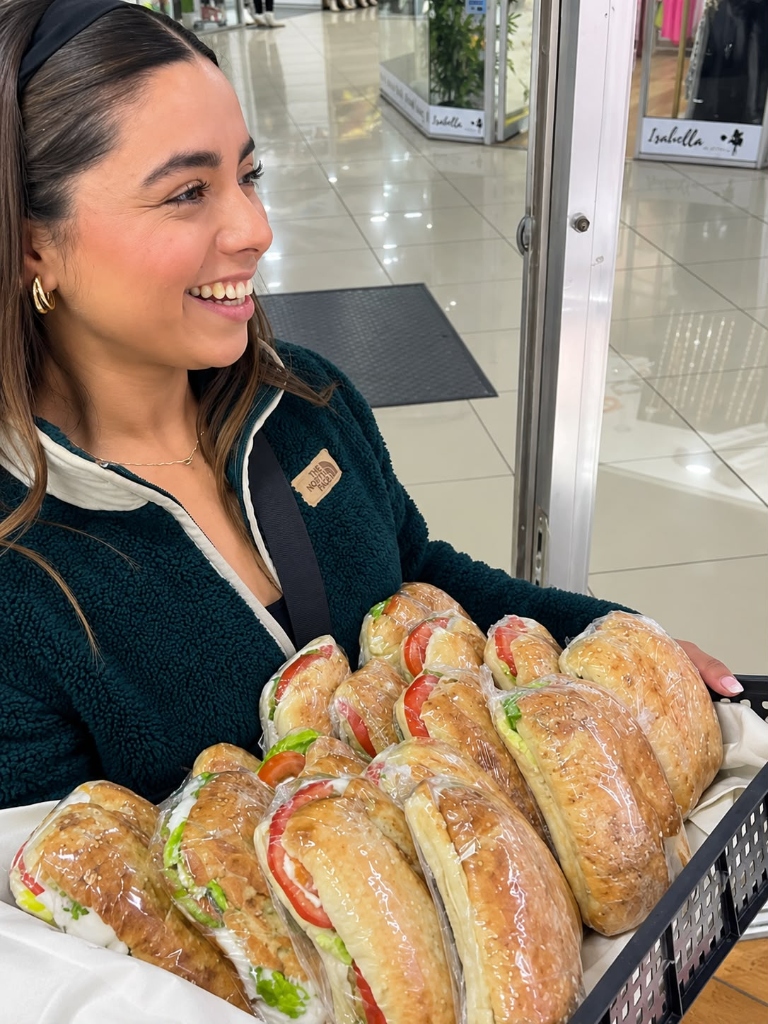 Katalina Necul - Ciaguette Sándwich